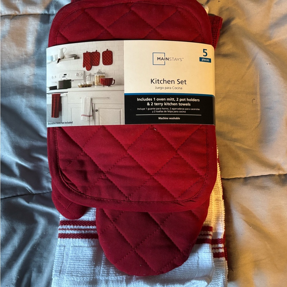 Mainstays Vibrant Red Kitchen Linen Set